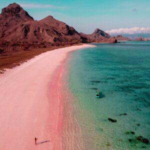 Komodo Pink beach Playa rosa