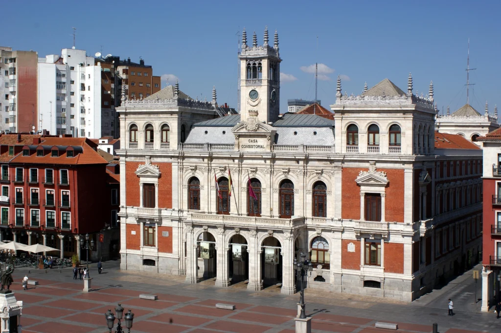 Atardecer en Valladolid: colores y ambiente local