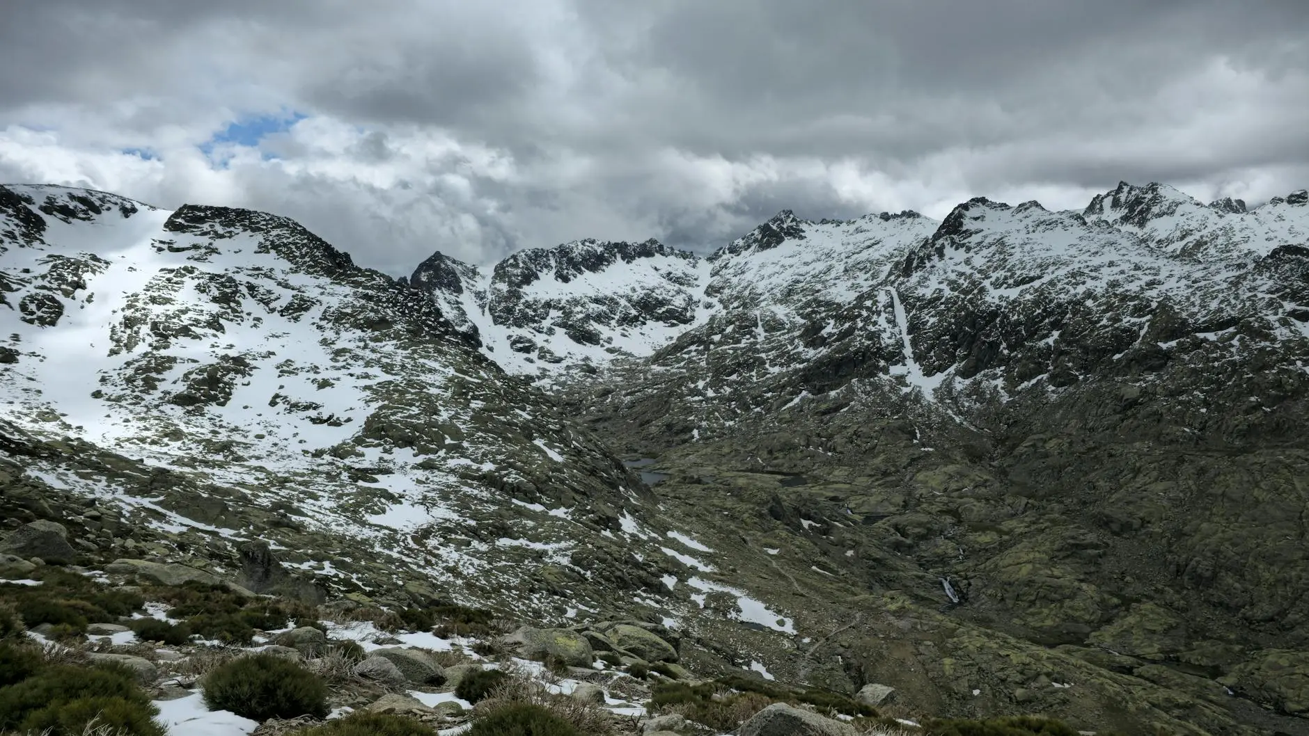 Sendero en Sierra con vistas panorámicas