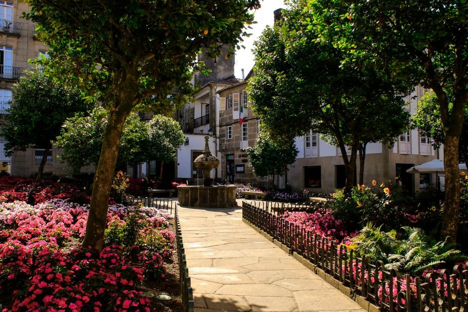 Rúa empedrada del casco antiguo de Santiago