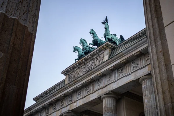 Puerta de Brandeburgo en Berlin al atardecer