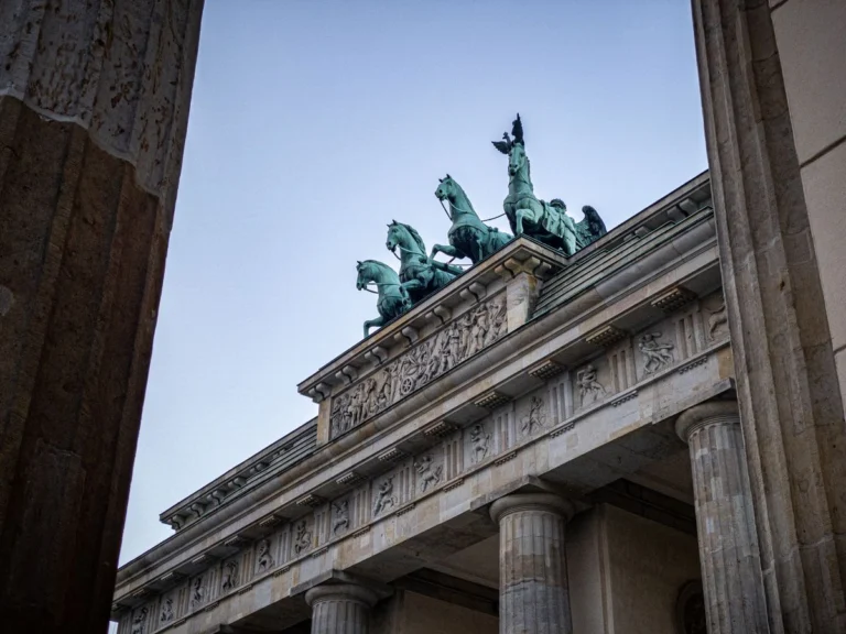 Puerta de Brandeburgo en Berlin al atardecer