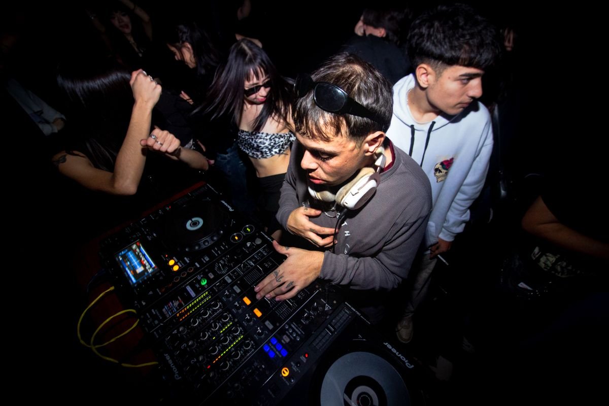 Vida nocturna en Berlín DJ y música electrónica