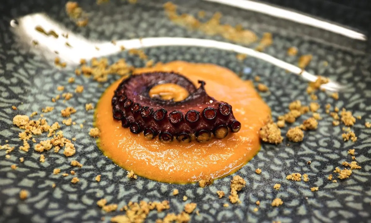 Plato de comer frescos en marisquería de las Rías Baixas