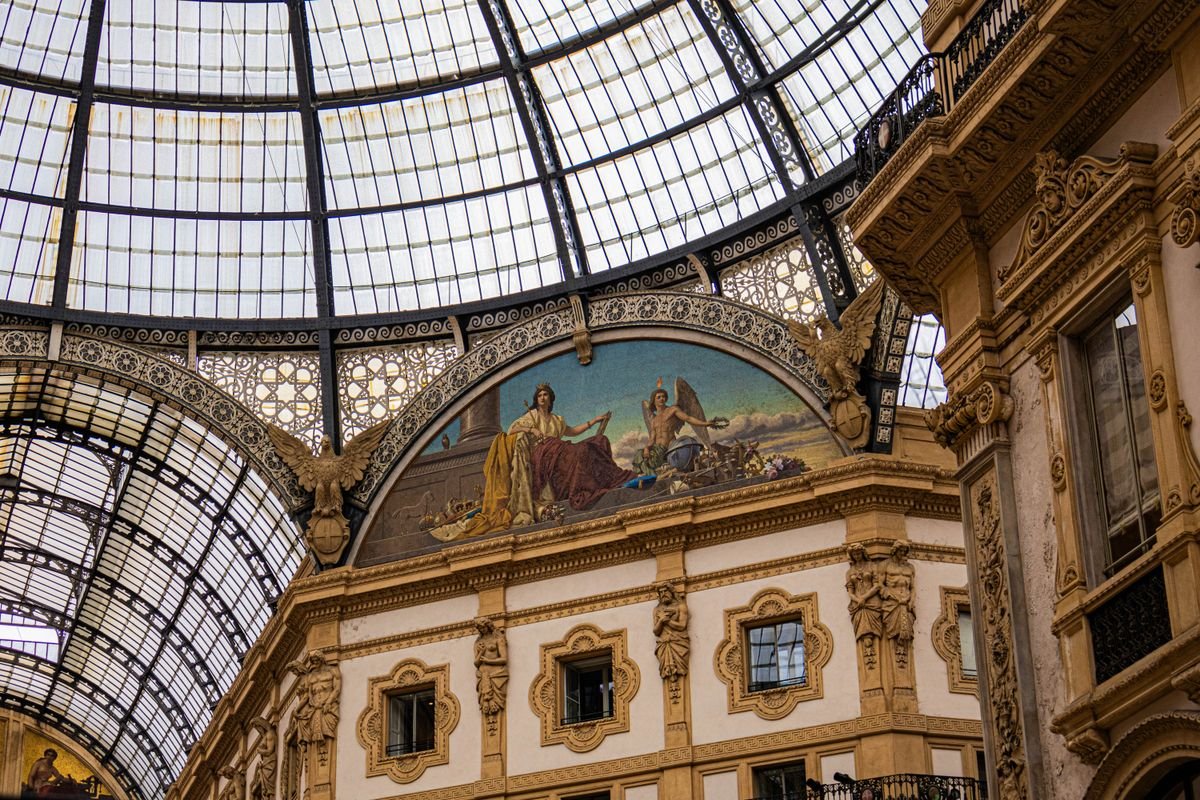 Interior de la Galleria Vittorio Emanuele II en Milán
