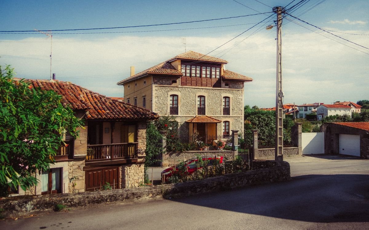 Calle empedrada del barrio de Cimadevilla en Gijón