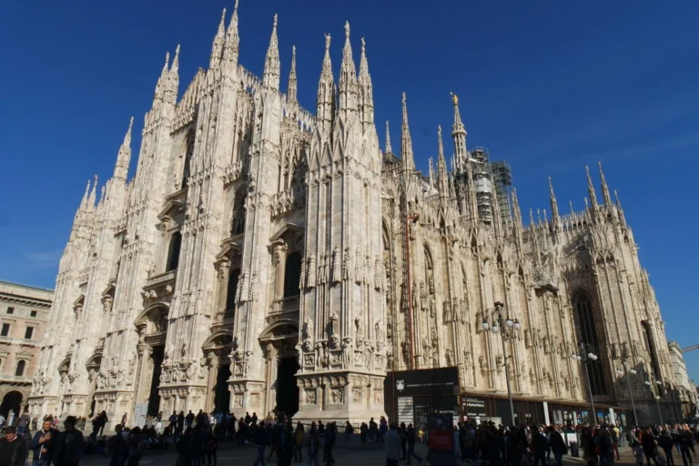 Catedral Duomo de Milán — arquitectura gótica impresionante