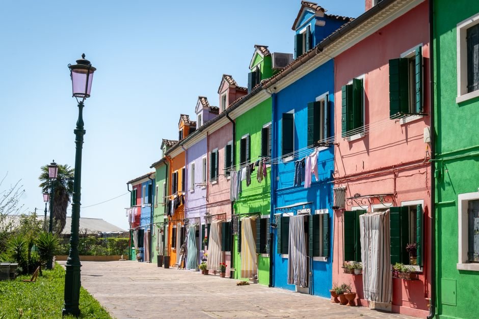 Casas de colores en la isla de Burano, Venecia
