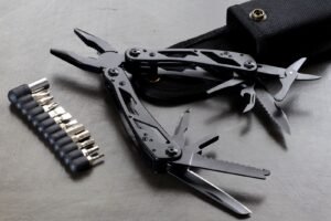 Multiherramienta con accesorios para viajes y supervivencia