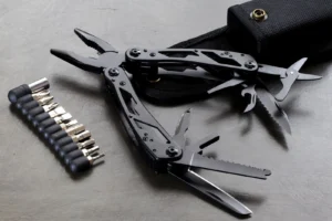 Multiherramienta con accesorios para viajes y supervivencia