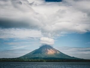 Volcán Concepción sobre el Lago Nicaragua en la isla de Ometepe