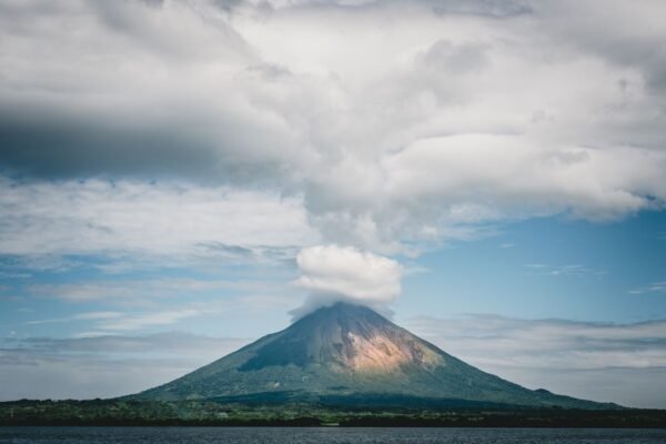 Volcán Concepción sobre el Lago Nicaragua en la isla de Ometepe