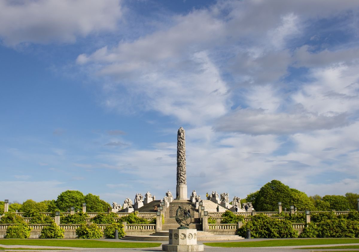 El Monolito de Vigeland en el famoso parque de esculturas de Oslo