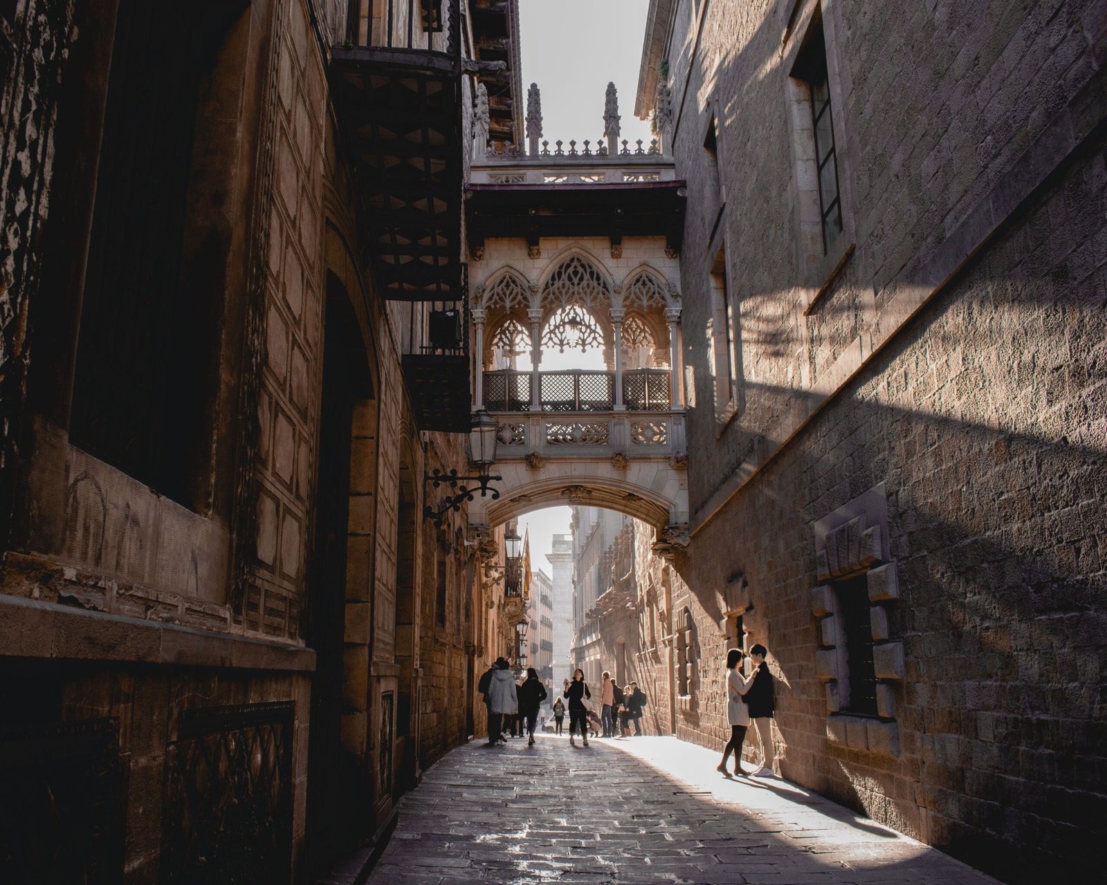 Pont del Bisbe, el puente neogótico del Barrio Gótico de Barcelona
