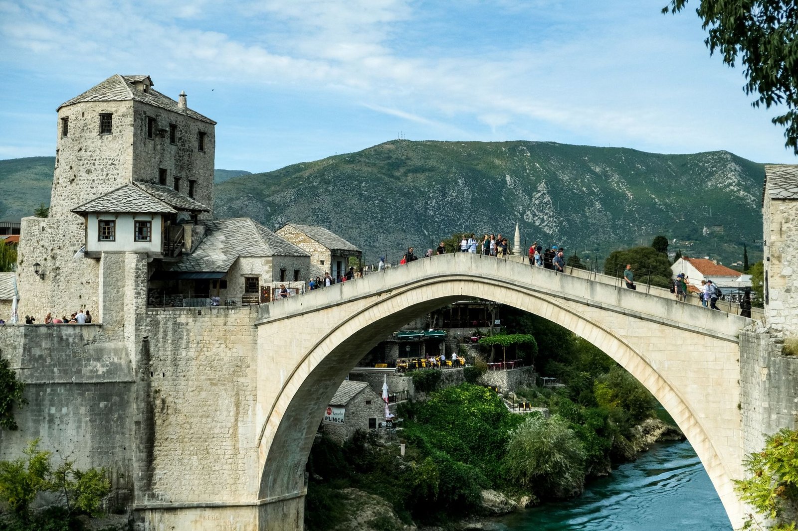 Puente Stari Most sobre el río Neretva en Mostar