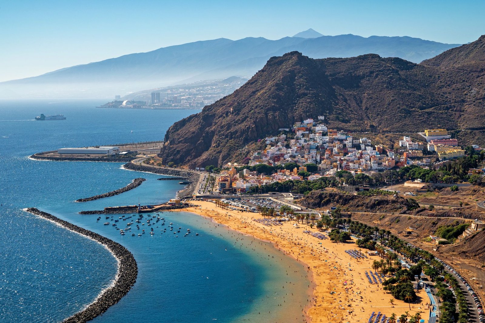 Vista aérea de la playa de Las Teresitas en Tenerife