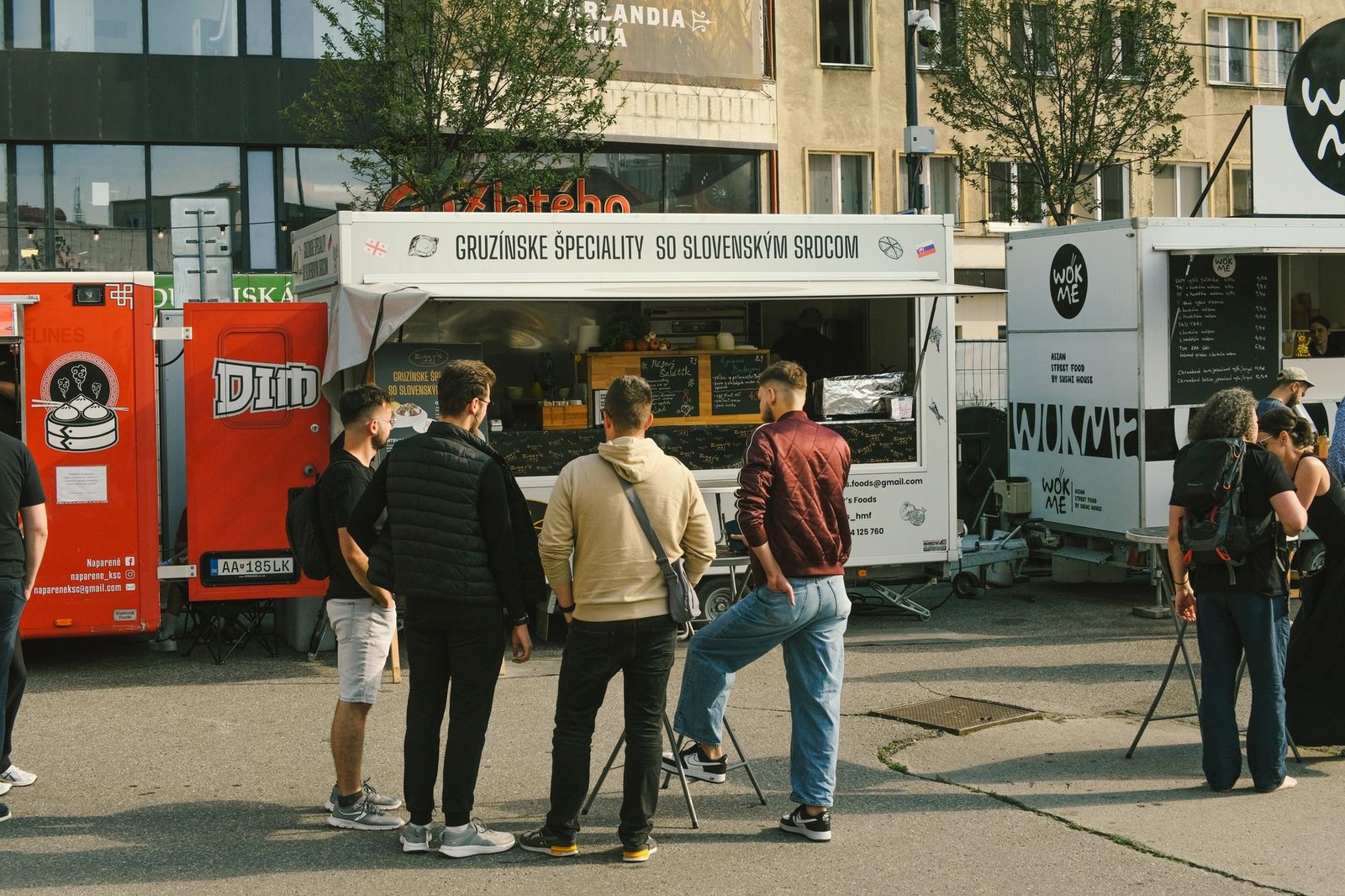 Mercado callejero de comida en Bratislava