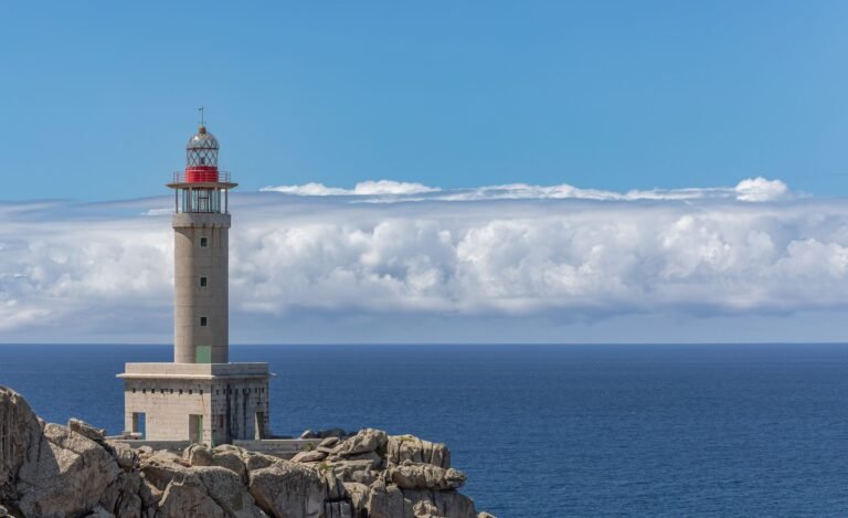 Faro en Malpica de Bergantiños, en plena Costa da Morte