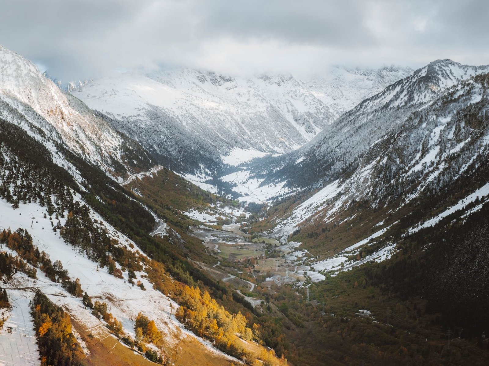 Valle nevado de Baqueira, en el Valle de Arán, Pirineo leridano