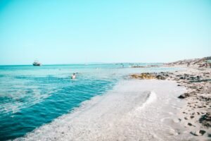 Aguas turquesas y transparentes de una playa de Formentera