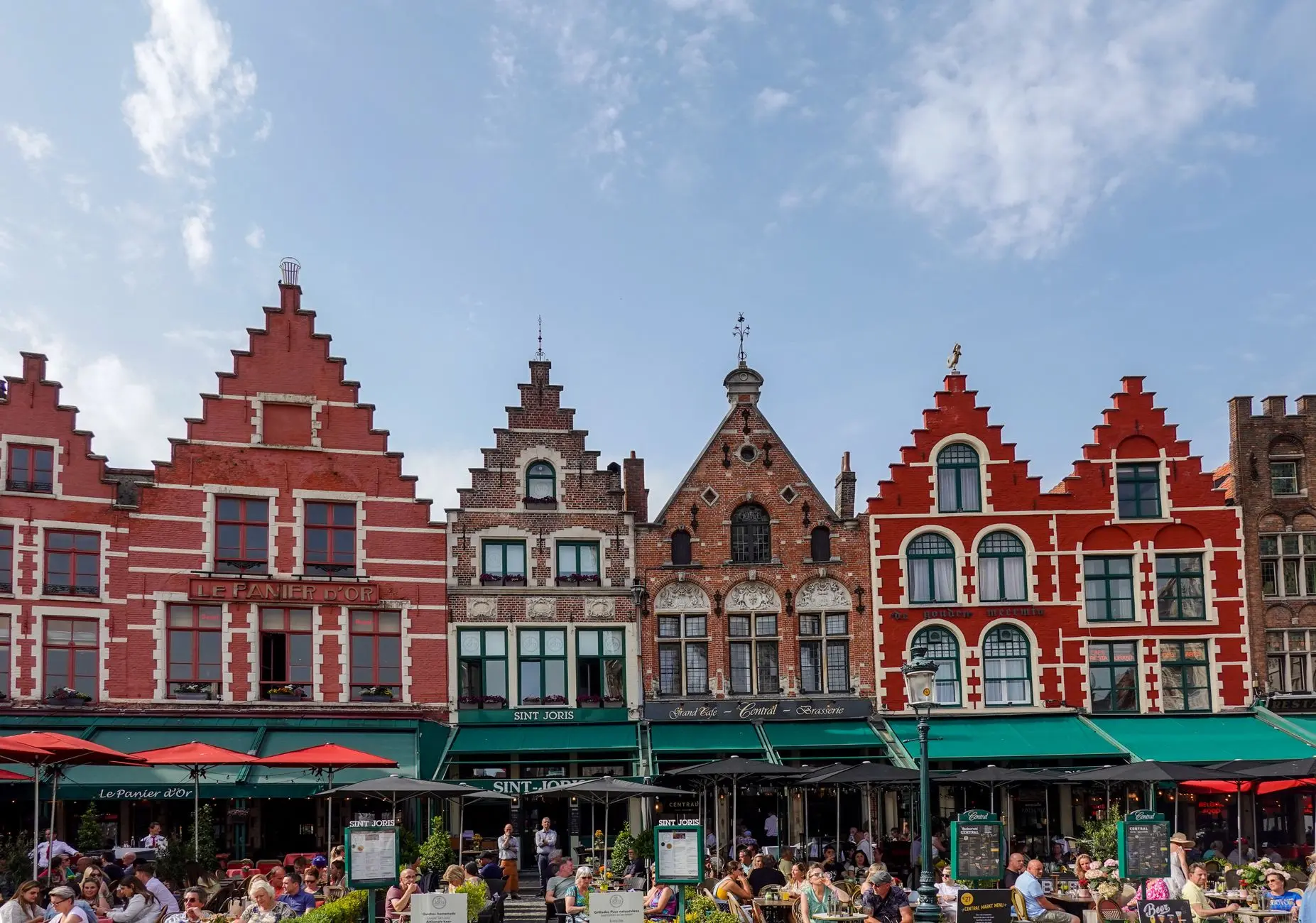 Casas con frontones de la plaza del Markt de Brujas