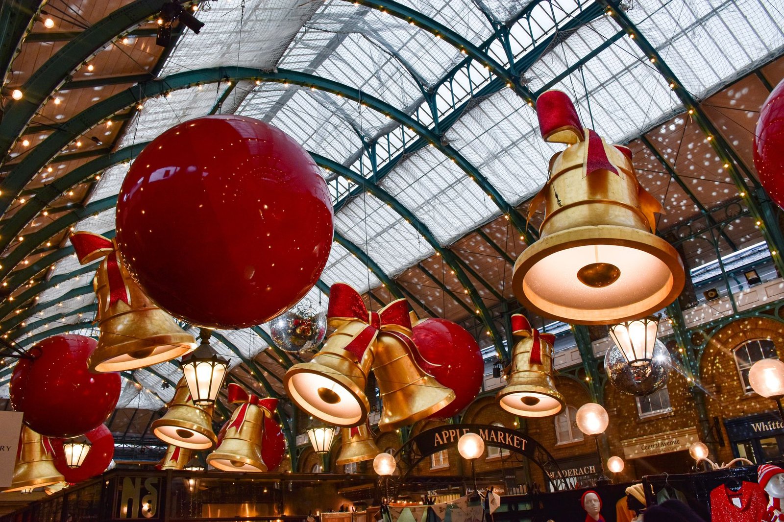 Decoración navideña en el mercado de Covent Garden, en Londres