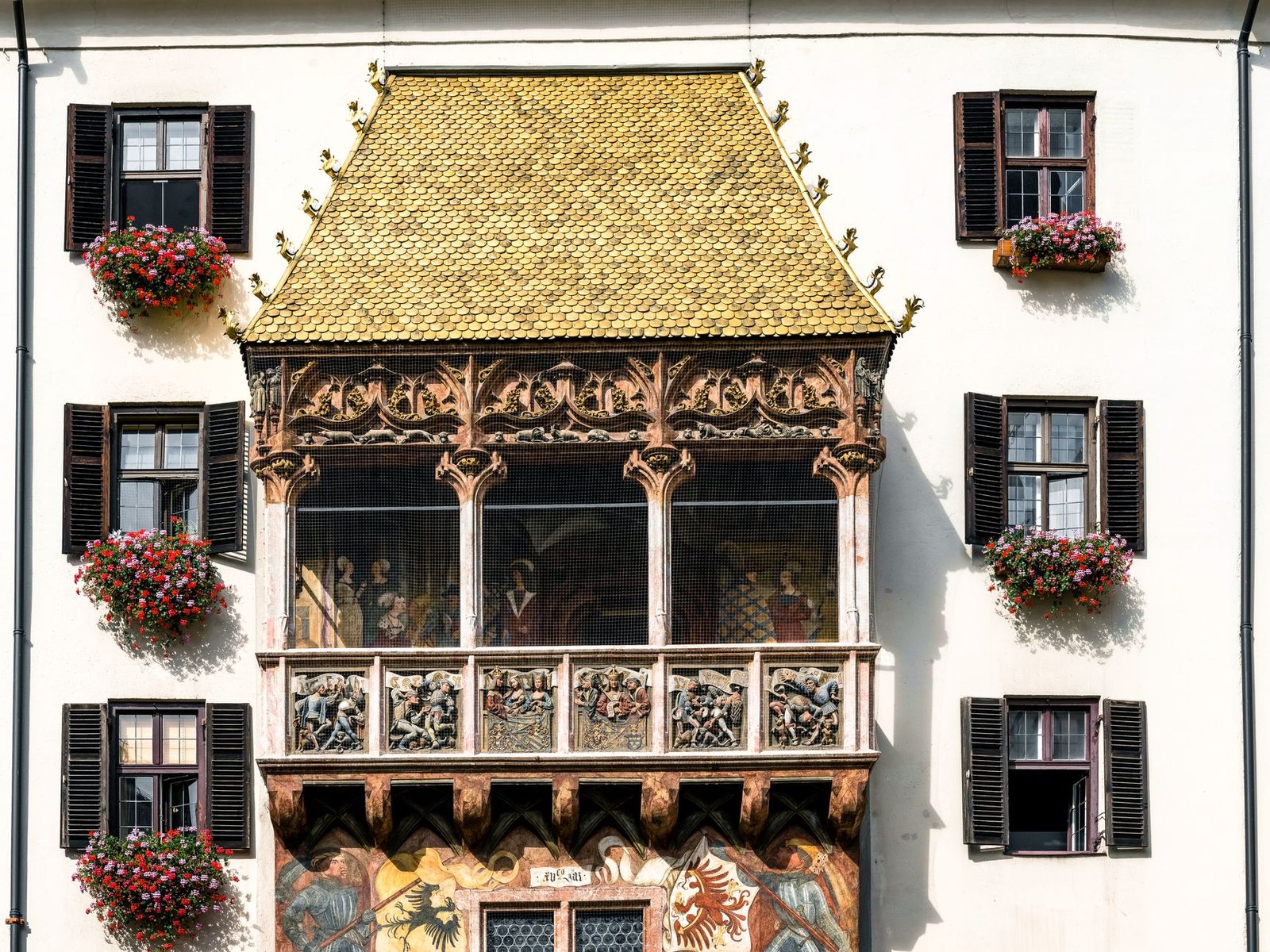 El Tejadillo de Oro de Innsbruck con su fachada ornamentada en el casco antiguo