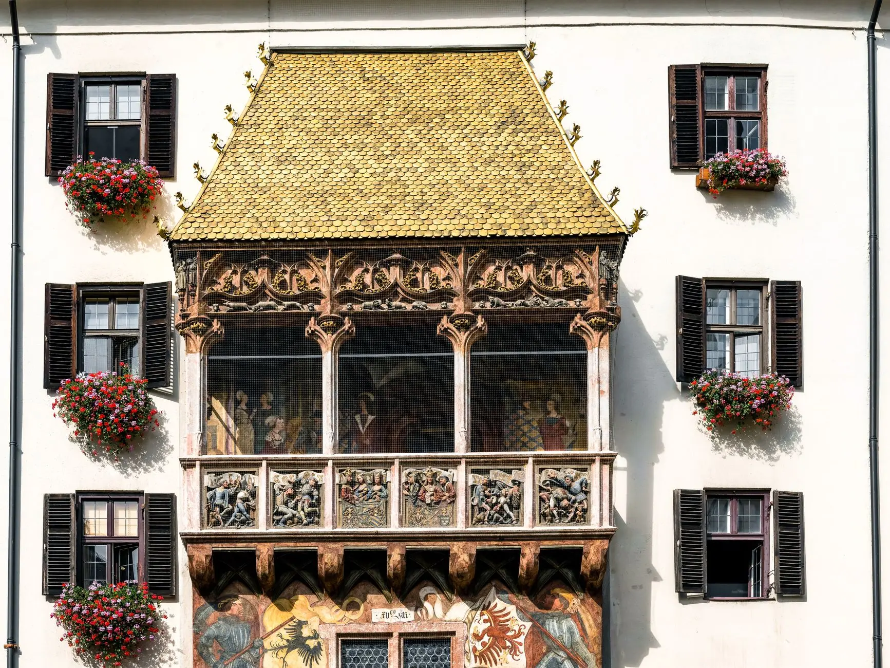 El Tejadillo de Oro de Innsbruck con su fachada ornamentada en el casco antiguo
