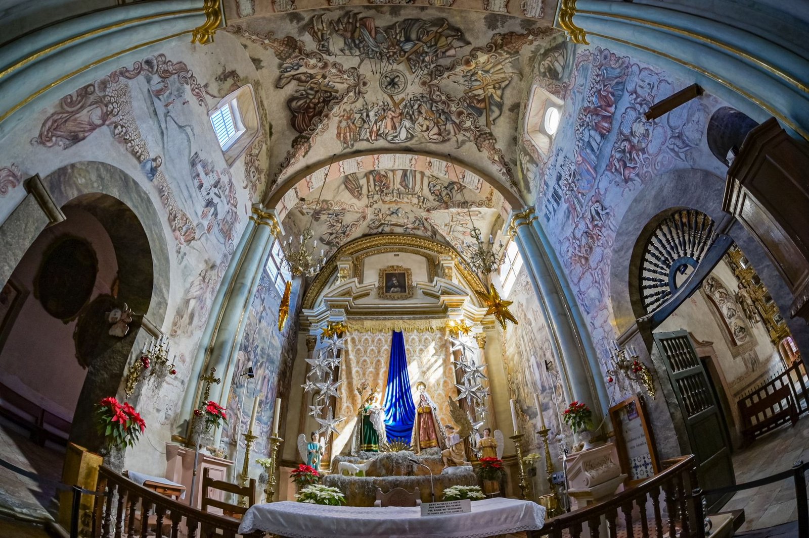 Interior barroco con pinturas murales en el santuario de Jesús Nazareno de Atotonilco, Guanajuato